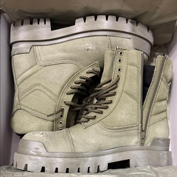 BALENCIAGA Olive Green Combat Boots with Chunky sole - Picture 9 of 10